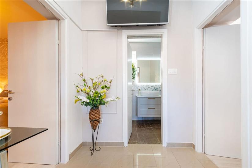 House K1, for 12 persons