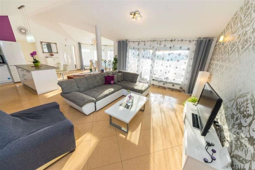 House K1, for 12 persons