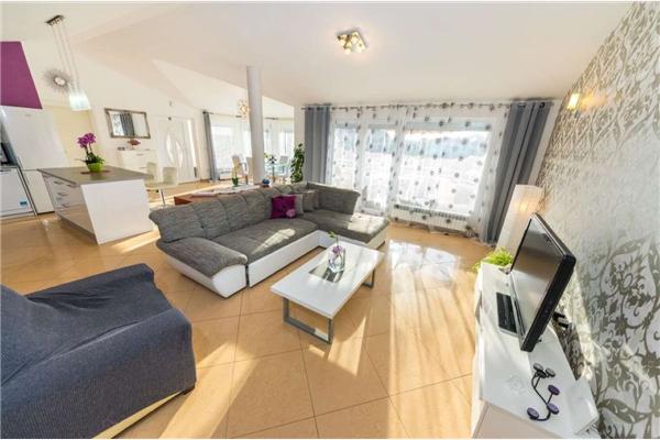 House K1, for 12 persons