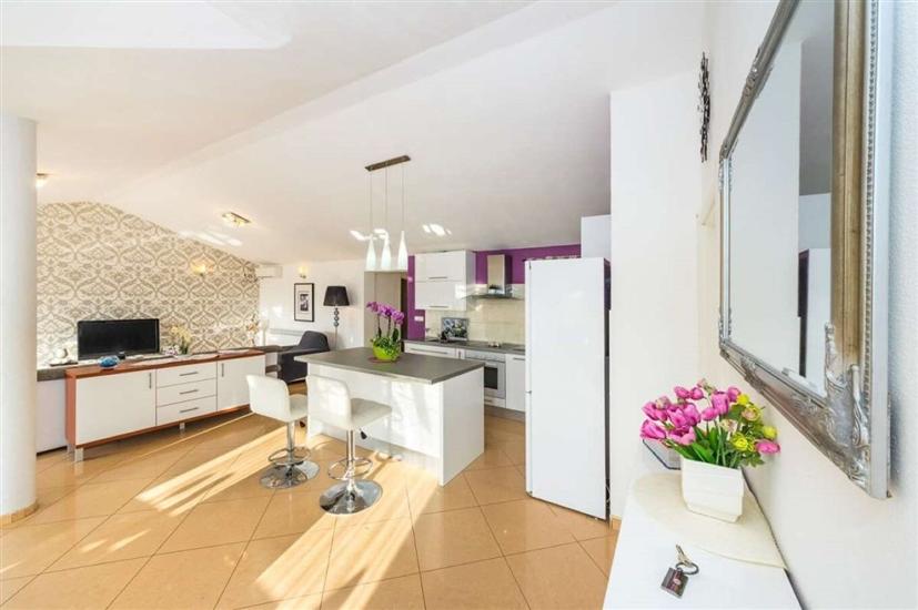 House K1, for 12 persons