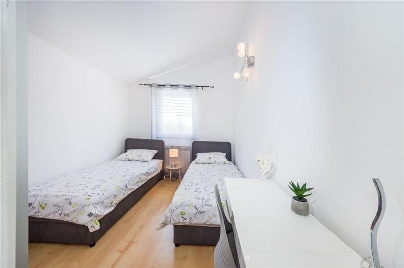 House K1, for 12 persons