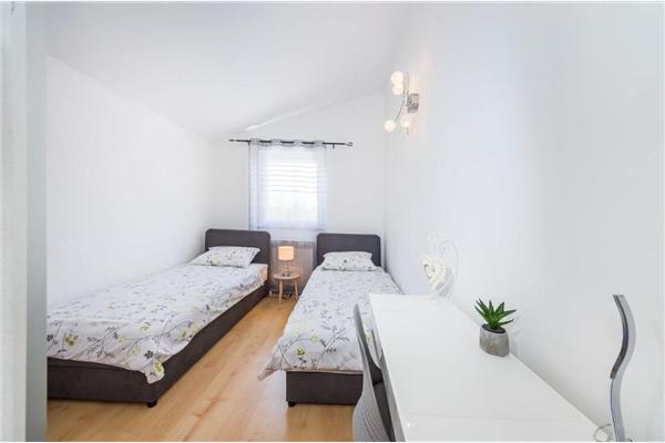 House K1, for 12 persons