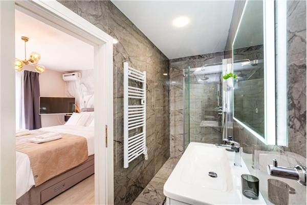 House K1, for 12 persons