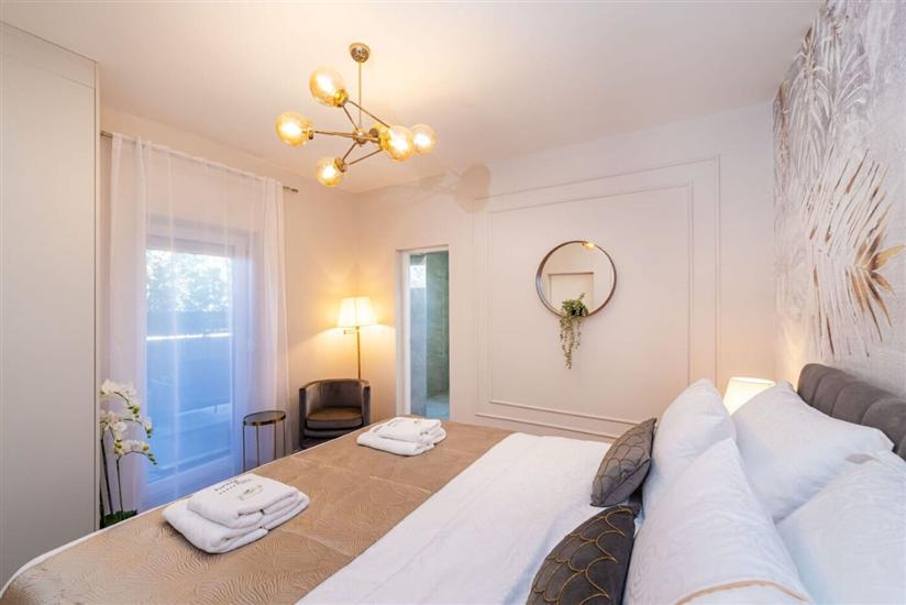 House K1, for 12 persons