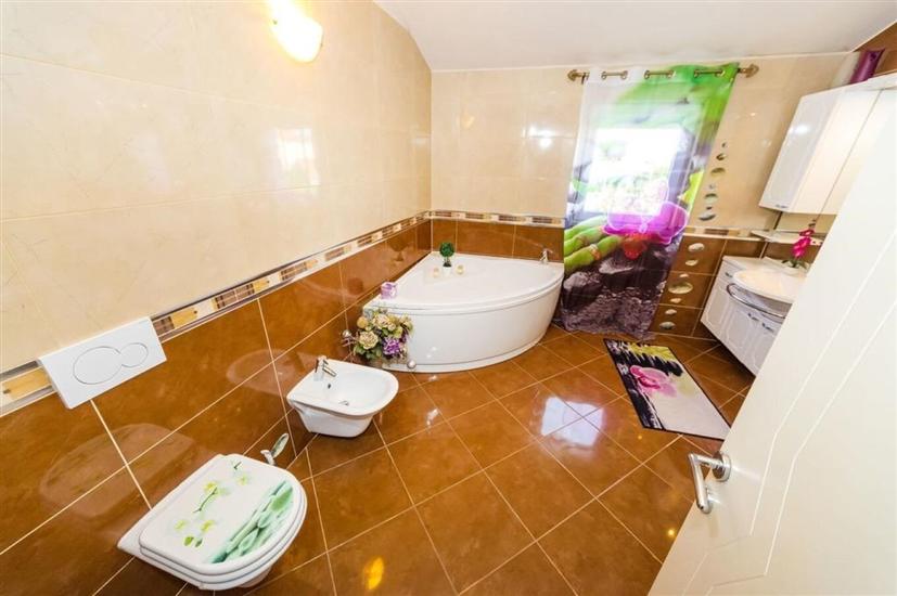 House K1, for 12 persons