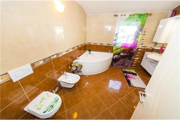 House K1, for 12 persons