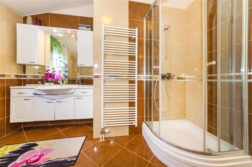 House K1, for 12 persons