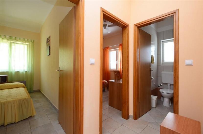 Apartment A4, for 5 persons