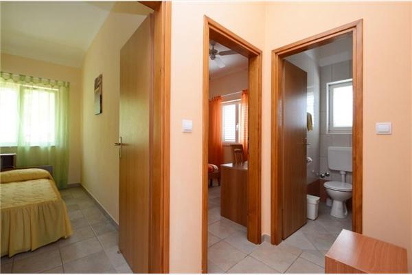 Apartment A4, for 5 persons