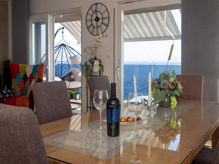 Apartment A1, for 6 persons