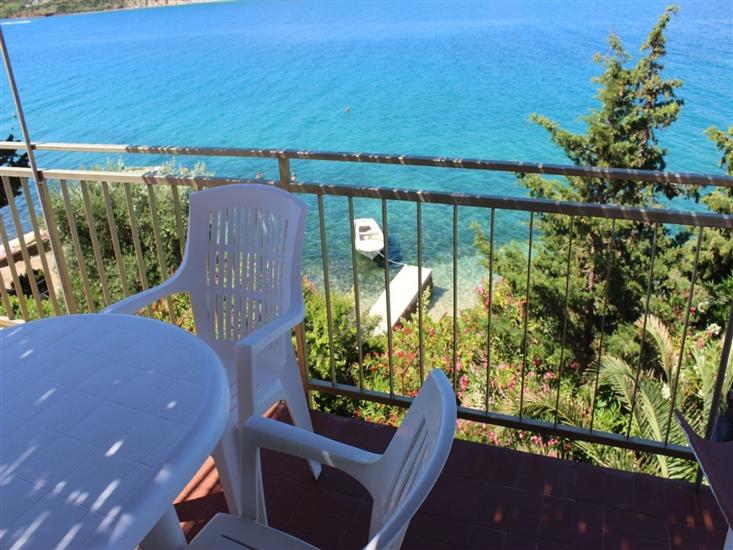 Apartment A2, for 6 persons