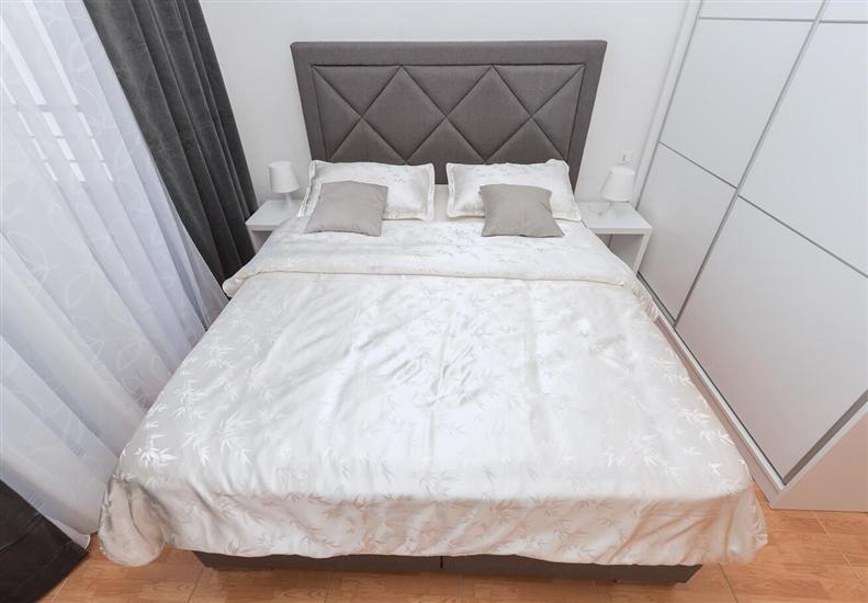 Apartment A4, for 8 persons