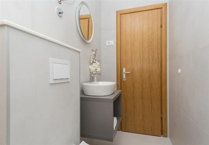 Apartment A4, for 8 persons