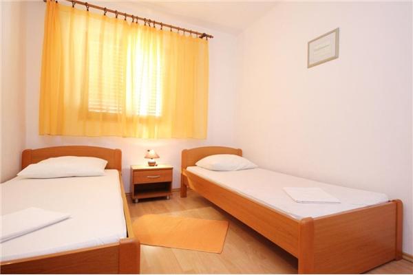 Apartment A1, for 5 persons
