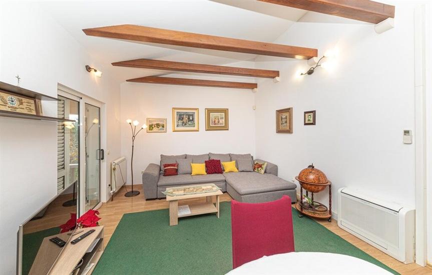 House K1, for 10 persons