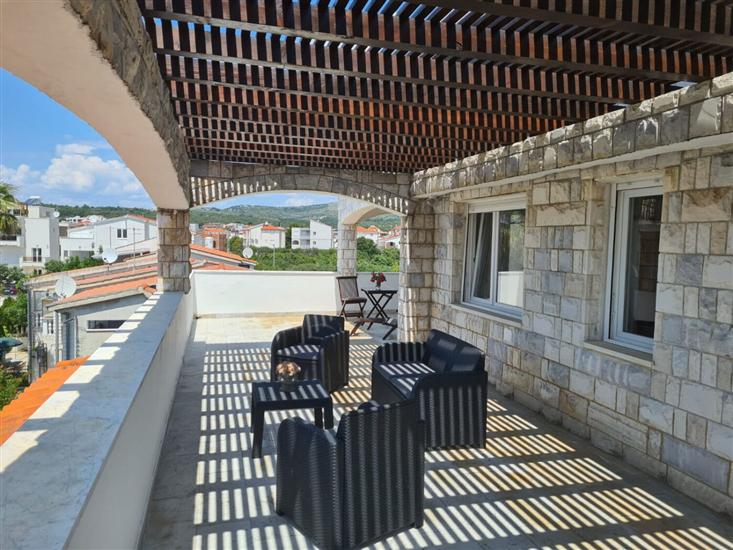 House K1, for 10 persons