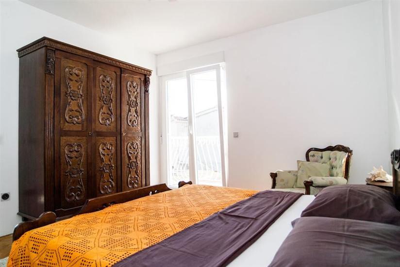 House K1, for 10 persons