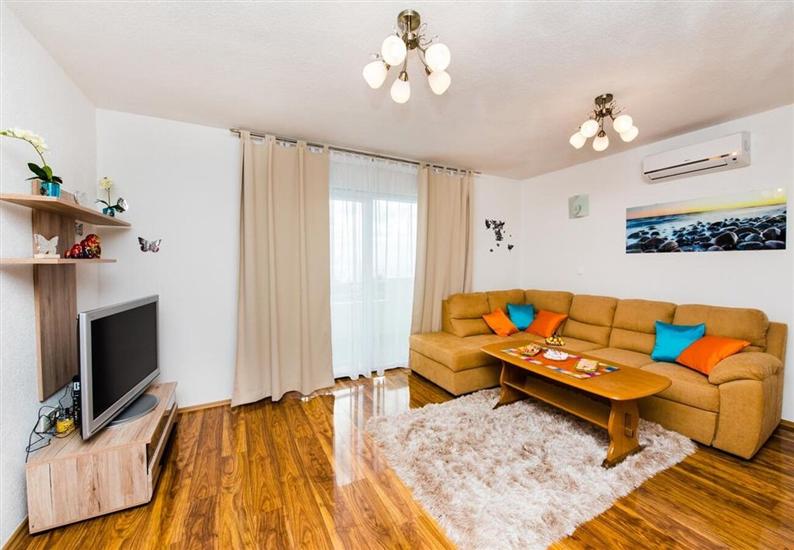 Apartment A2, for 8 persons