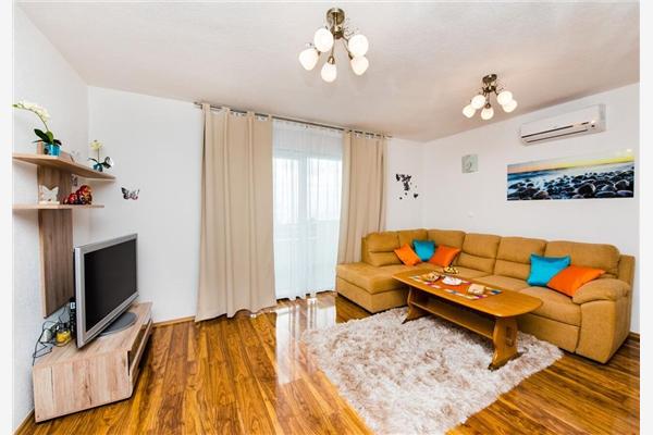 Apartment A2, for 8 persons