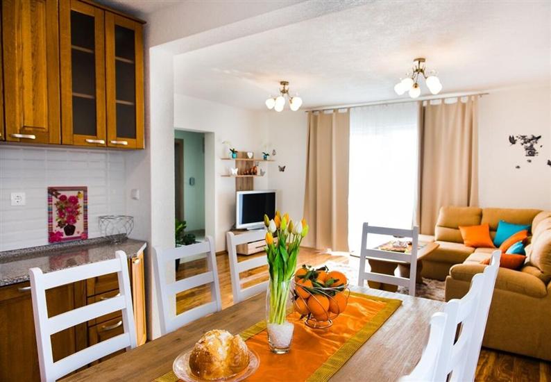 Apartment A2, for 8 persons