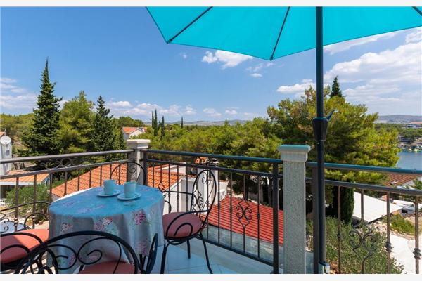 Apartment A1, for 5 persons