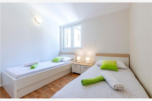 Apartment A1, for 5 persons