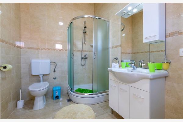 Apartment A1, for 5 persons