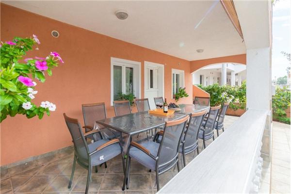 House K1, for 10 persons