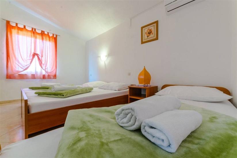 House K1, for 10 persons