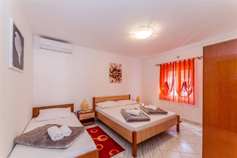 House K1, for 10 persons