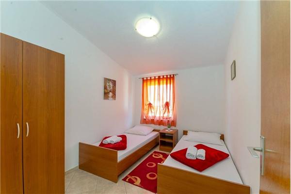 House K1, for 10 persons