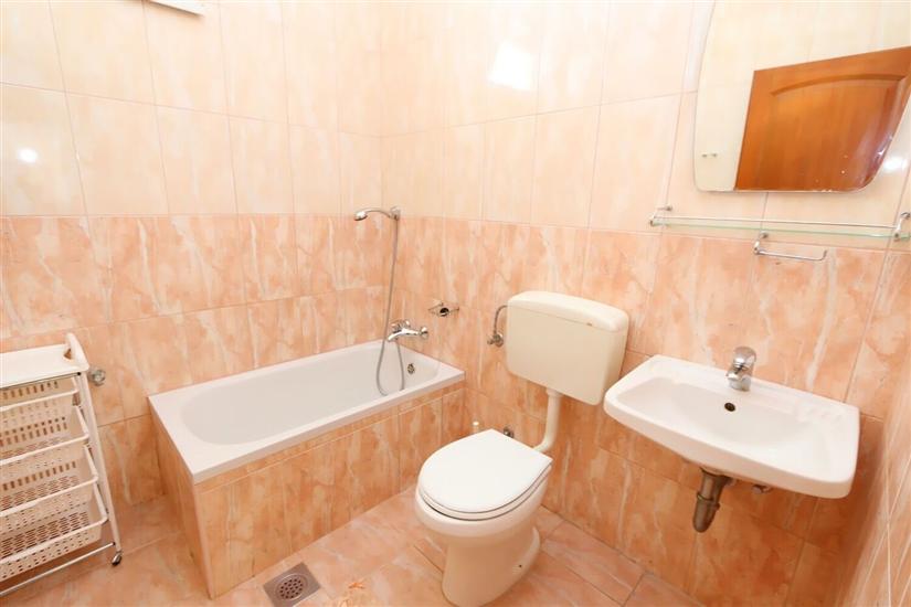 Apartment A5, for 5 persons