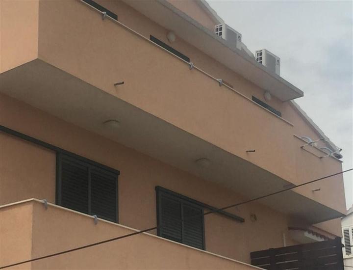 Room S4, for 3 persons