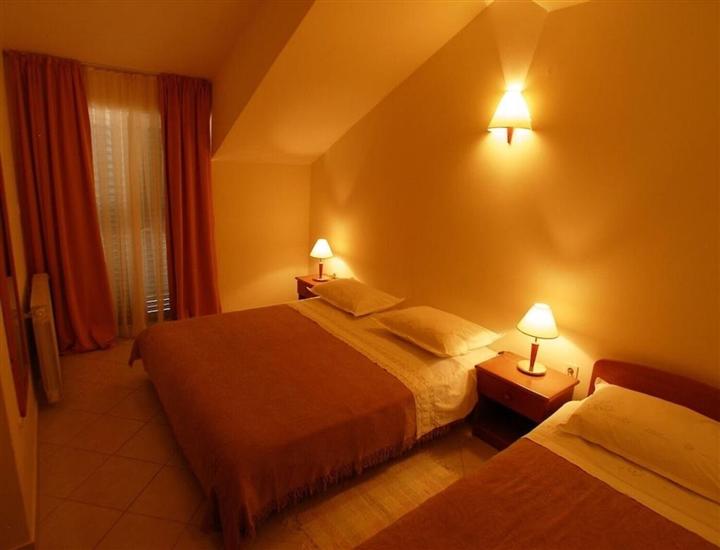 Room S4, for 2 persons