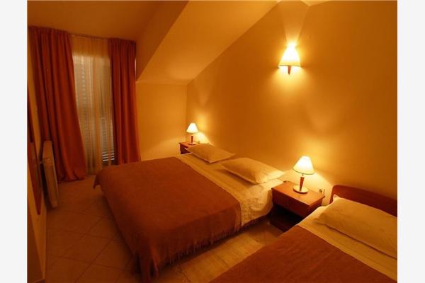 Room S4, for 2 persons