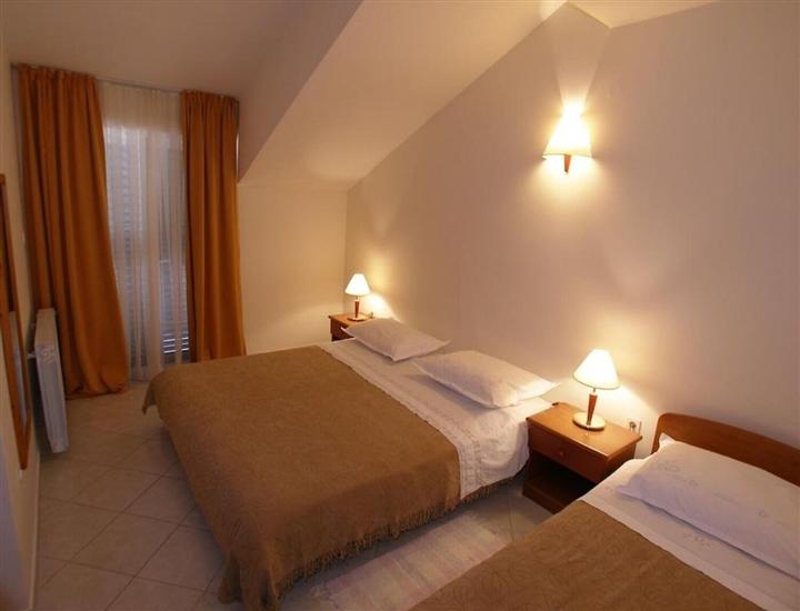 Room S4, for 2 persons