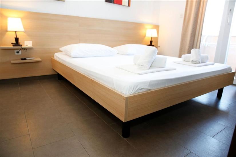 Room S8, for 2 persons