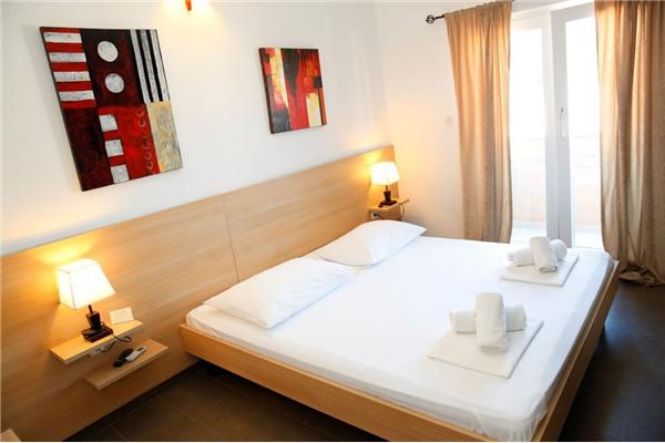 Room S8, for 2 persons