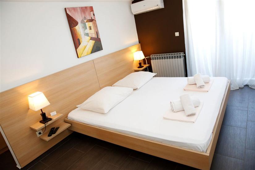 Room S9, for 2 persons