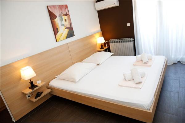 Room S9, for 2 persons