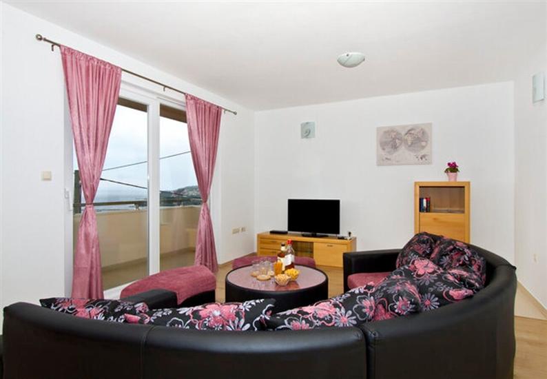 House K1, for 16 persons