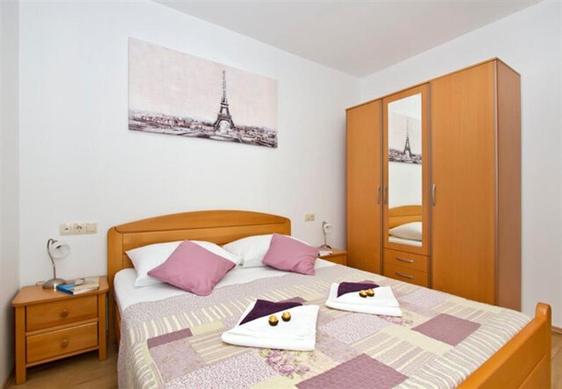 House K1, for 16 persons