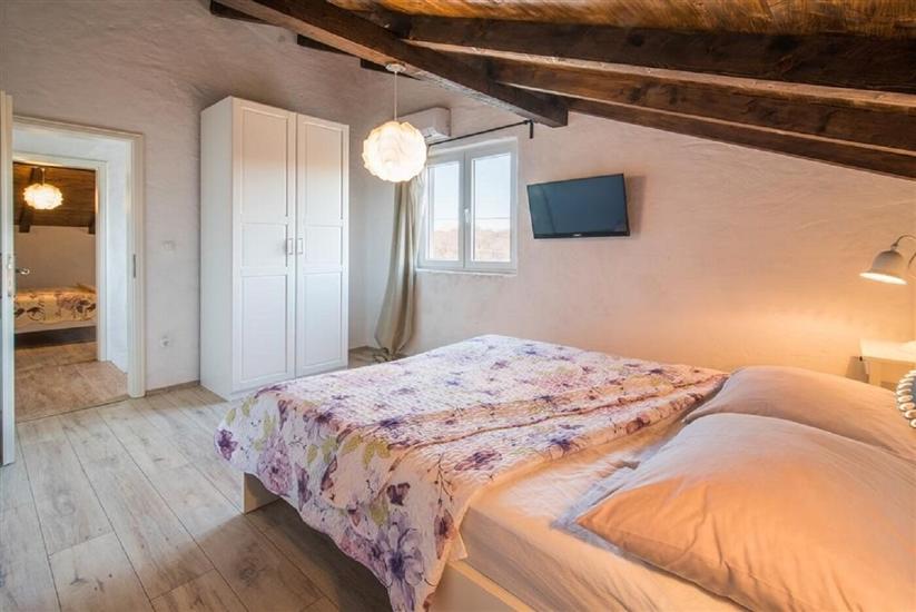 House K1, for 10 persons