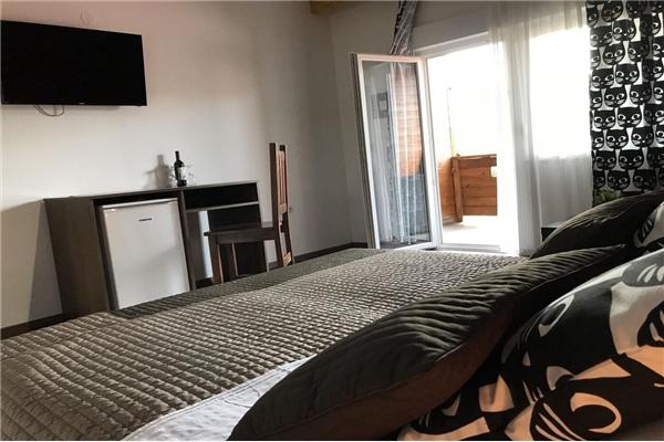 Room S1, for 2 persons