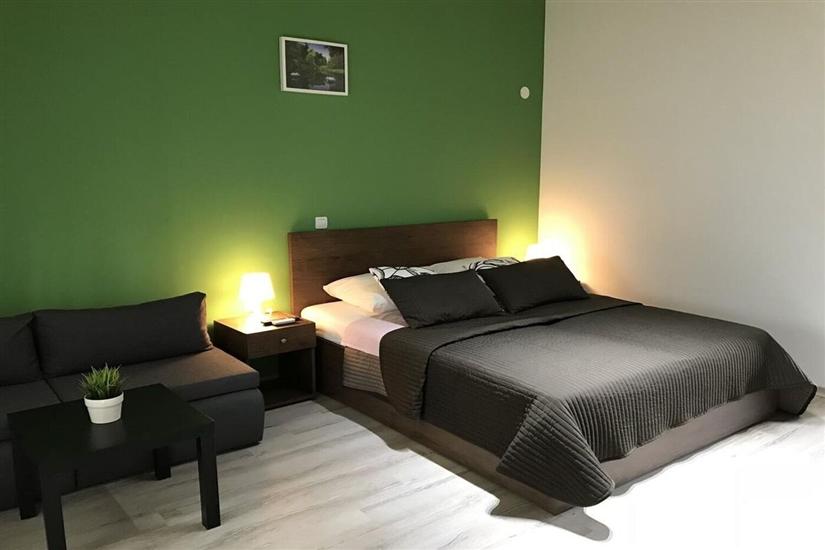 Room S1, for 2 persons