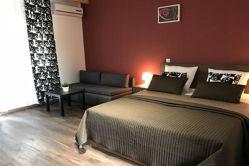 Room S2, for 2 persons