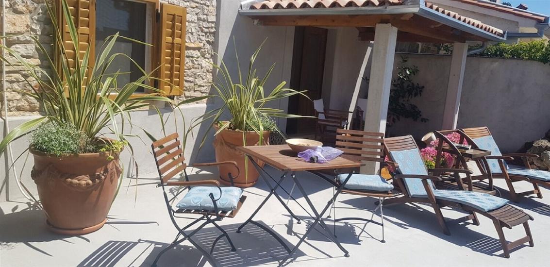 Apartments and Room Perstel