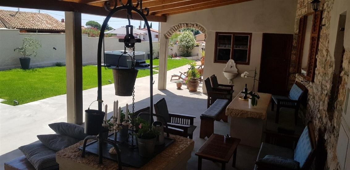 Apartments and Room Perstel