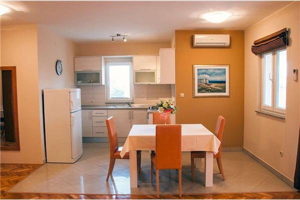 Apartment A4, for 4 persons