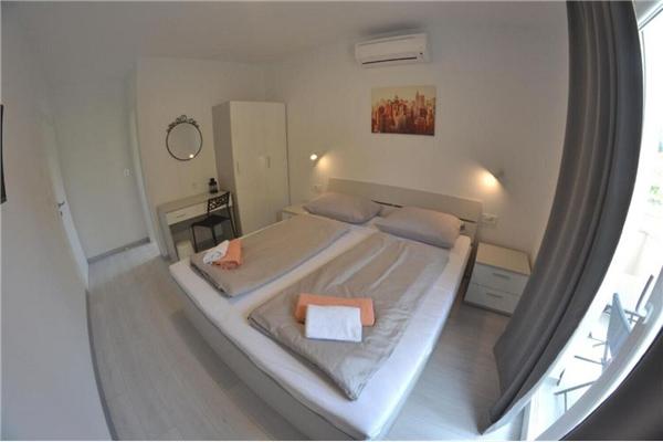 Room S4, for 2 persons